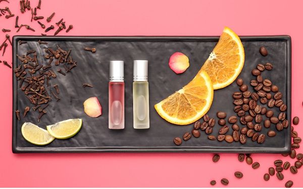 Nước hoa mini dạng lăn tạo ra sức hấp dẫn khó chối từ