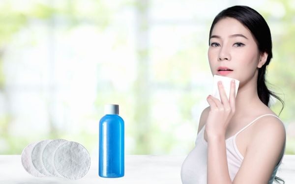 Tại sao nên nên dùng riêng nước tẩy trang môi?