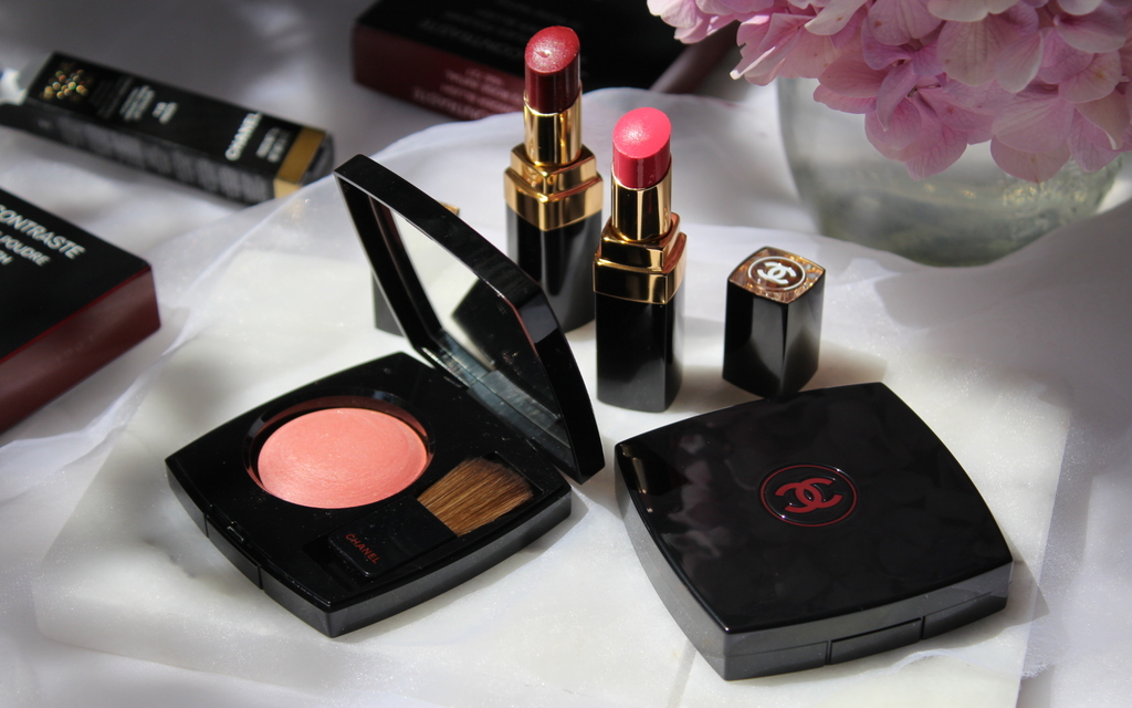 Tại sao bạn không thể bỏ qua phấn má hồng Chanel Joues Contraste Powder Blush?