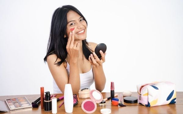 Gái xinh mút – Tác động đa chiều của nội dung người lớn trên mạng xã hội Việt Nam