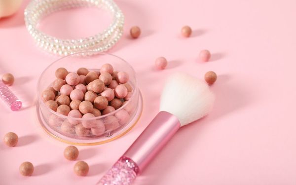 Phấn má hồng dạng viên: Tăng cường độ tươi tắn cho gò má