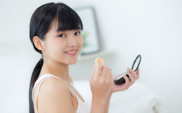 Phấn nền cho da khô - Lựa chọn đúng cách mới là chìa khóa