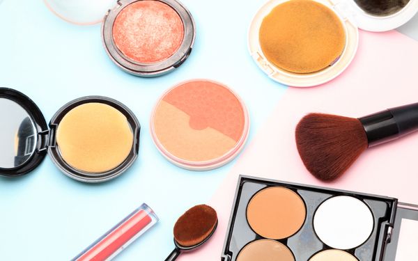 Tầm quan trọng và các lưu ý khi dùng phấn trang điểm cho da dầu