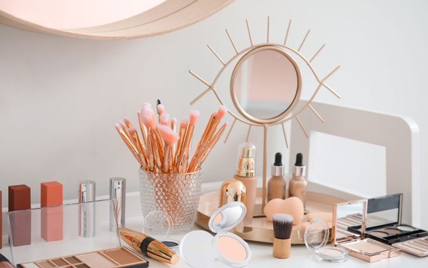 Phấn trang điểm kiềm dầu xóa tan mọi nỗi lo khi trang điểm