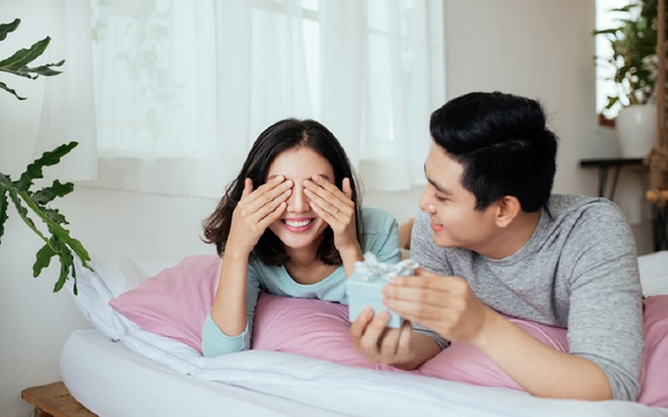 Quà 20/10 tặng vợ: 5 gợi ý giúp các anh chồng “ghi điểm”