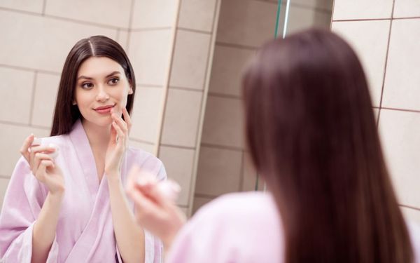 Son dưỡng ban đêm - Khôi phục làn môi căng mọng