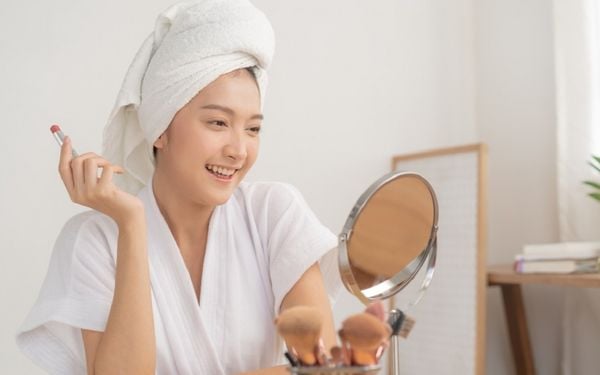 Son dưỡng bóng môi: Bí quyết cho đôi môi mềm mại, căng mọng, bóng đẹp