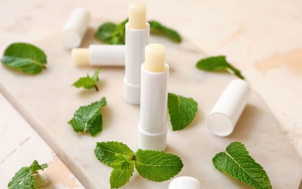 Son dưỡng có chì không? Cách phân biệt lựa chọn son dưỡng