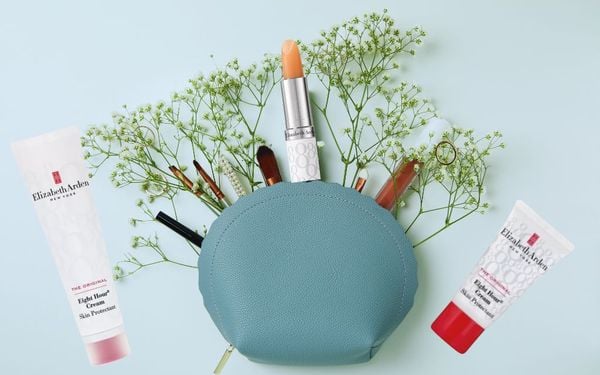 Top 2 loại son dưỡng Elizabeth Arden đáng để bạn “xuống tiền”