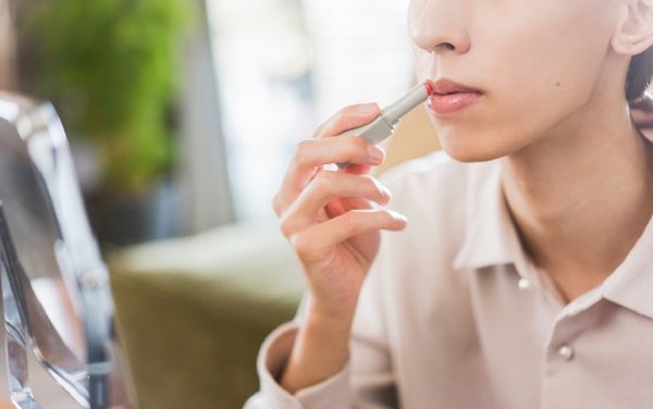 Son dưỡng hồng môi: Bí kíp cho đôi môi đẹp tự nhiên