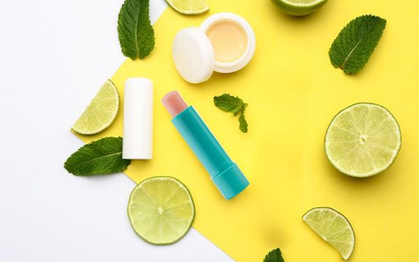 Son dưỡng có màu thuần chay là gì? Hướng dẫn cách nhận biết