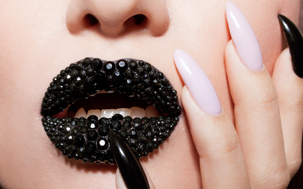 Son môi đen: Sự táo bạo và đầy cá tính