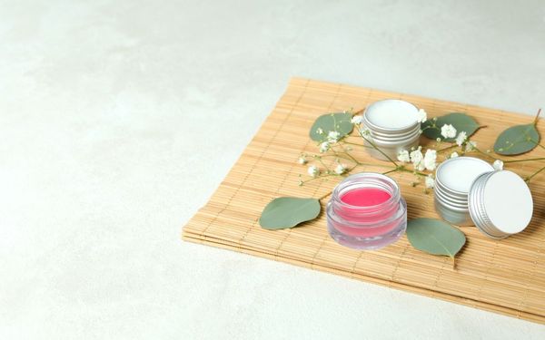 Son dưỡng dạng hũ chăm sóc đôi môi luôn mềm mại