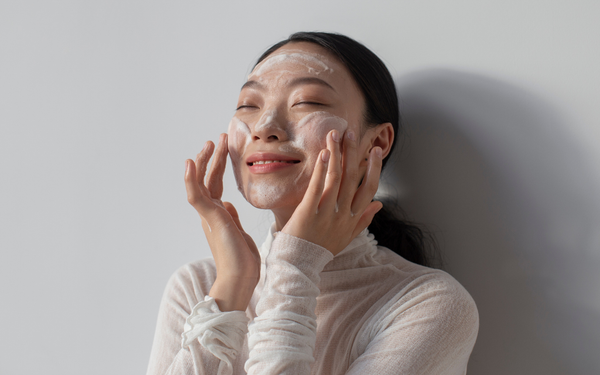 Chọn sữa rửa mặt cho da khô đúng cách để làn da thêm ẩm mịn