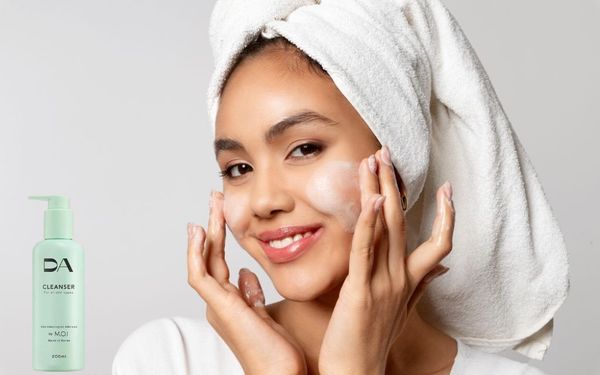 Cùng bạn khám phá: Sữa rửa mặt có tẩy trang được không?