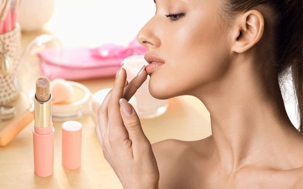 Học ngay cách tẩy da chết cho môi để có được đôi môi mọng mướt