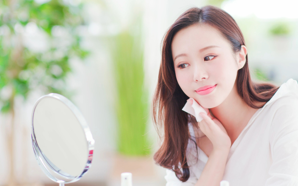 Tẩy trang xong có cần rửa mặt không?