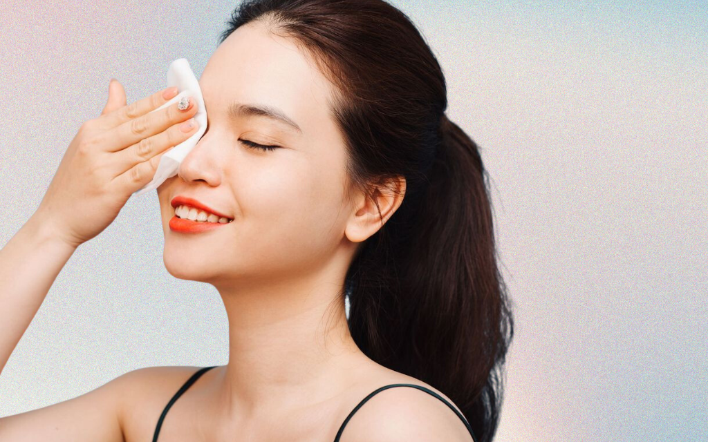 Góc giải đáp: Tẩy trang xong không rửa mặt có sao không?