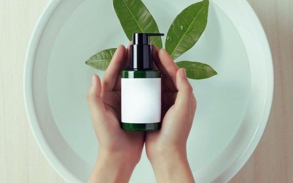 Điều cần biết trước khi sử dụng sữa rửa mặt thải độc sủi bọt