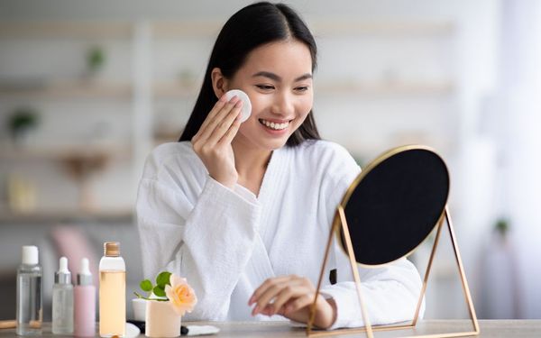 Giải đáp: toner và nước hoa hồng có giống nhau không?