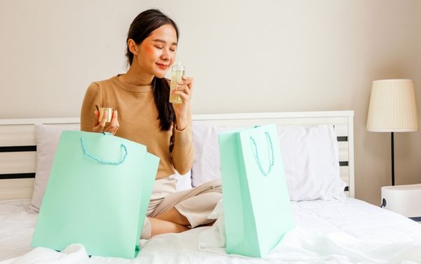 Xịt nước hoa bị rát do đâu và làm sao để khắc phục?