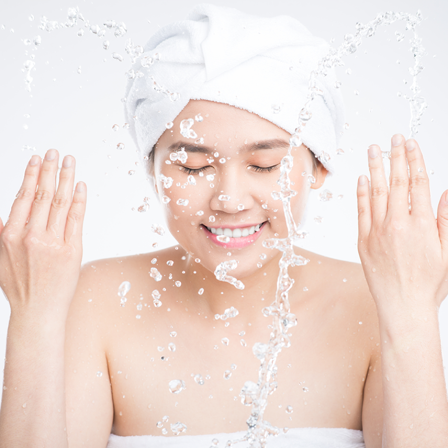 Rửa mặt mỗi ngày 2 lần để làm sạch da giúp da se khít
