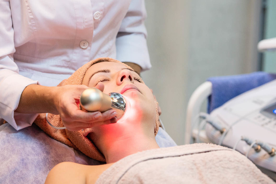 Điều trị sẹo mụn tại spa bằng công nghệ laser