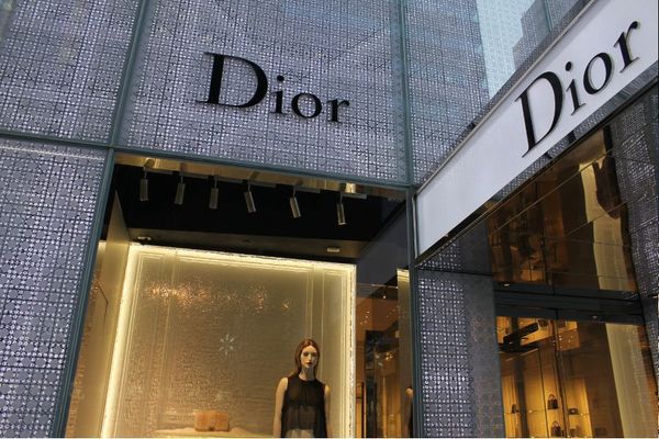 Review-cau-chuyen-Dior