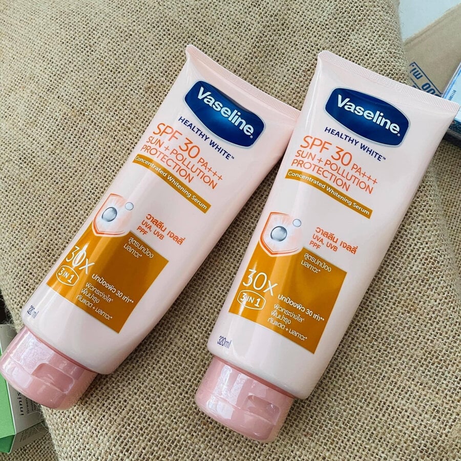 Dòng Vaseline kem chống nắng Healthy White Sun + Pollution Protection SPF30+