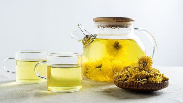 Trà Hoa Cúc: Giải Pháp Thiên Nhiên Cho Sức Khỏe Và Thư Giãn