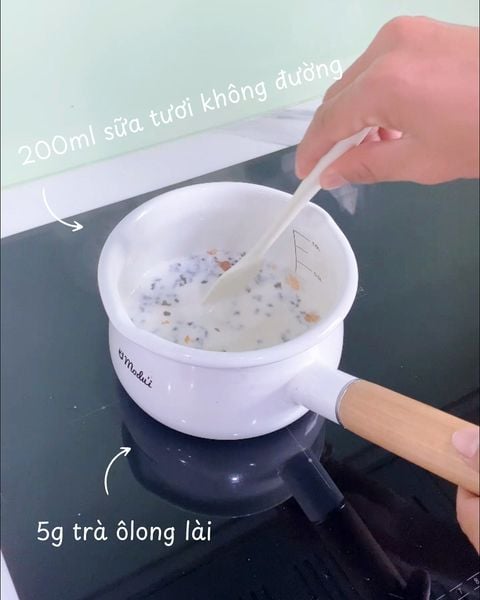 Bánh ô long nhài nhãn đun sữa với trà
