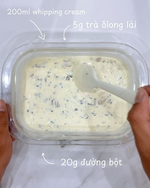 Bánh ô long nhài nhãn ủ kem