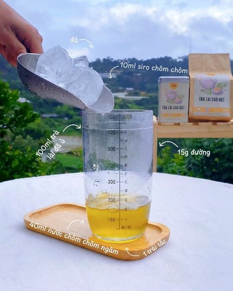 Bước 5: lắc đều hỗn hợp trà chôm chôm