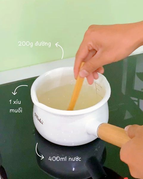 Bước 2: nấu nước đường trà chôm chôm