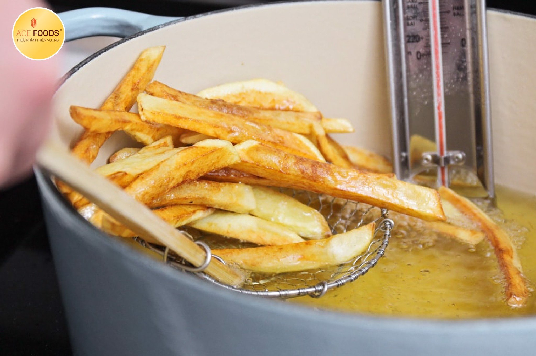Khoai tây sợi Bỉ Super Crunch vàng giòn, giữ được độ nóng lâu hơn và không bị ngấm dầu