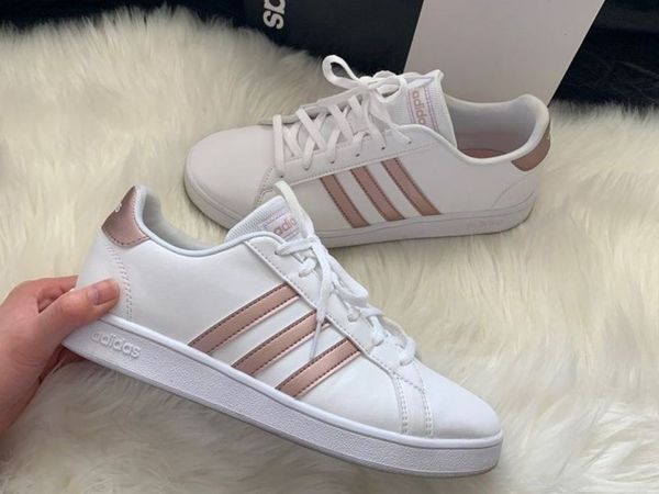 Mẫu giày adidas Grand Court SE thời thượng