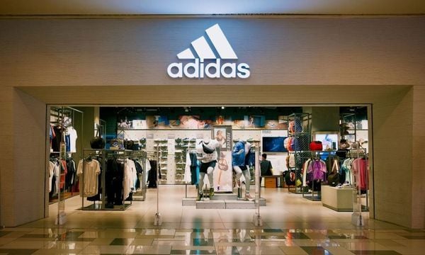 Hàng adidas Outlet có đa dạng không?