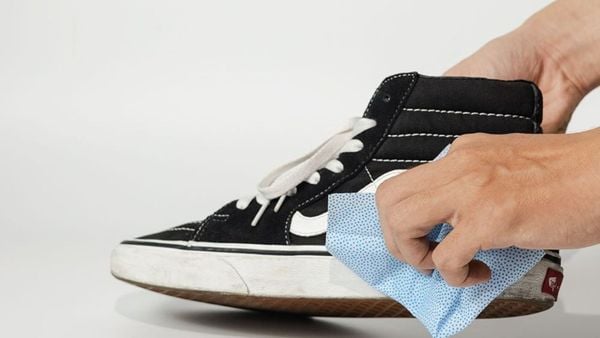 cách vệ sinh giày đá bóng