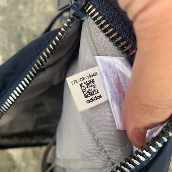 Mã code túi adidas là gì?