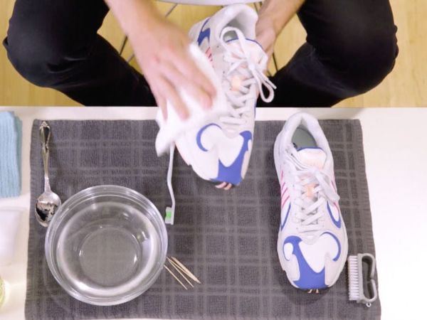 Cách giặt giày thể thao adidas sạch sẽ vết bẩn