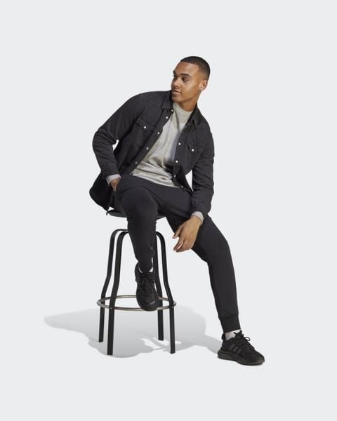 Phối áo sơ mi với quần legging