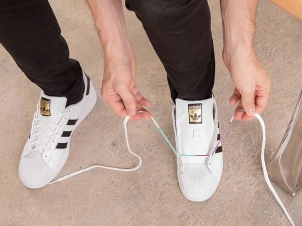 Cách buộc dây giày adidas 8 lỗ kiểu hình kim cương