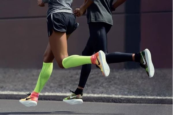 Giày chạy bộ Nike