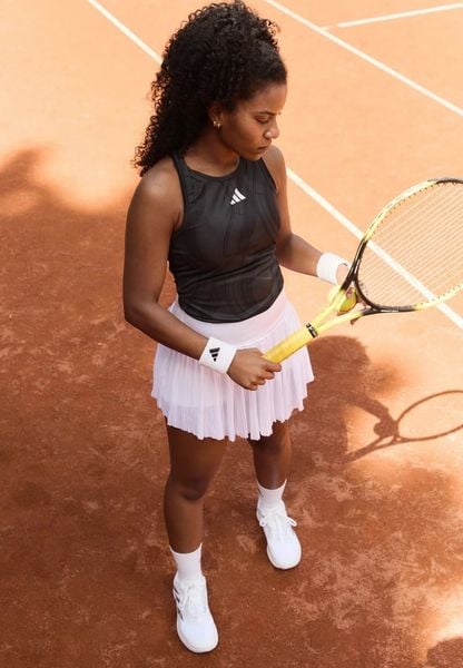 Gợi ý phối chân váy tennis theo phong cách năng động