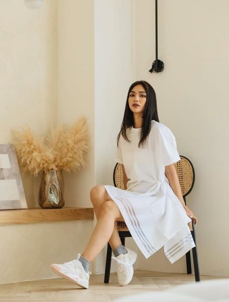 Hướng dẫn cách phối đồ nữ với giày thể thao