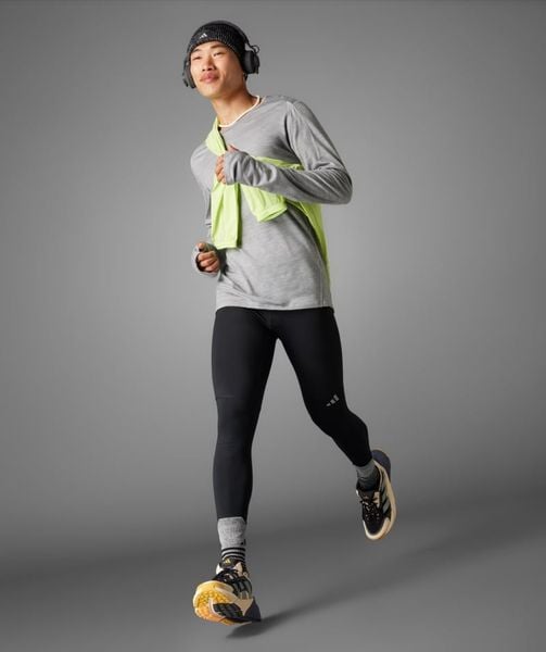 Hướng dẫn cách phối quần legging với giày thể thao đơn giản và ấm áp