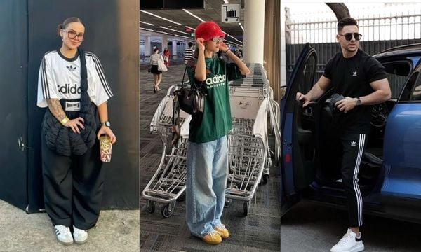 Thời trang sân bay mùa hè năng động với áo phông và sneaker trắng