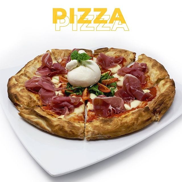 Cách làm đế bánh pizza giòn, ngon, xốp như nhà hàng