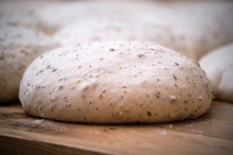 Lưu ý trong cách ủ bột bánh mì và những cách xử lý bột khi làm bánh