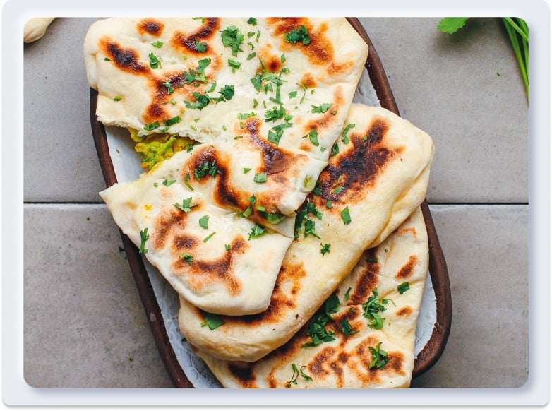 5. Bánh mì Naan - Không thể thiếu trong mọi bữa ăn